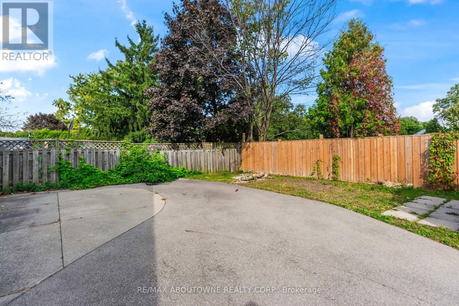 136 BRANTDALE AVENUE Image 38