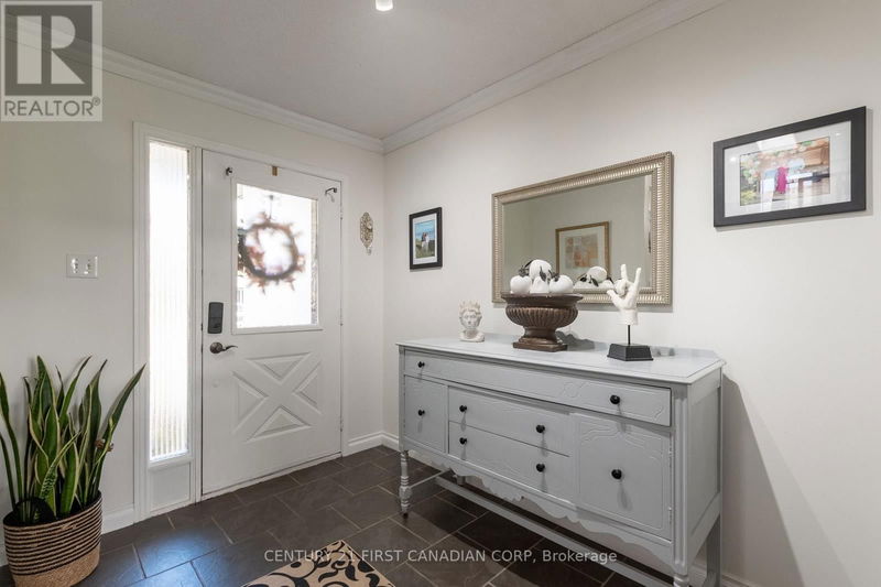 32 Blanchard Crescent  London, N6G4E2 | Image 3