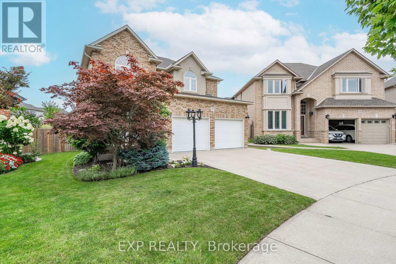 17 Hillcroft Drive  Hamilton (Stoney Creek Mountain), L8J3W6 | Image 1