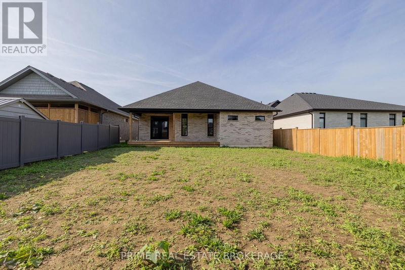 38 Elliot Street  Strathroy-Caradoc (Caradoc), N7G3H4 | Image 32