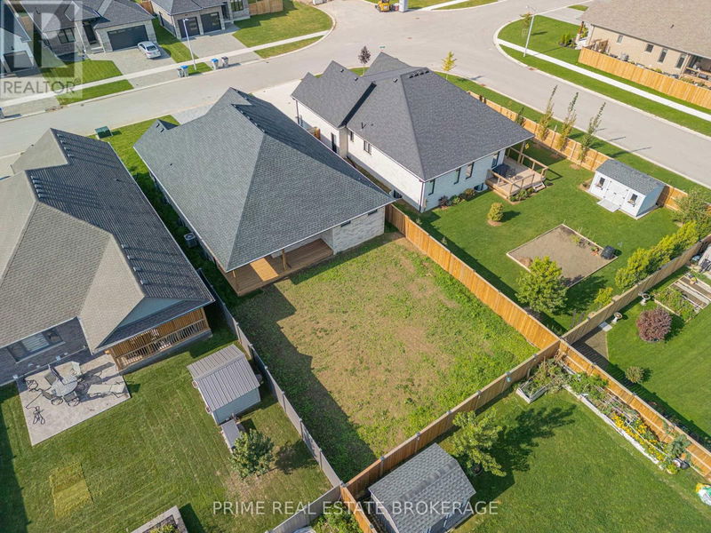 38 Elliot Street  Strathroy-Caradoc (Caradoc), N7G3H4 | Image 35