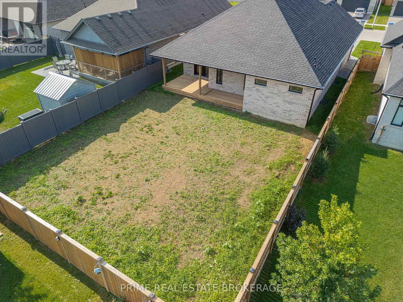 38 Elliot Street  Strathroy-Caradoc (Caradoc), N7G3H4 | Image 36