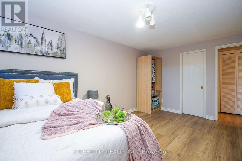 980 Thistledown Way North London, N6G4L7 | Image 26