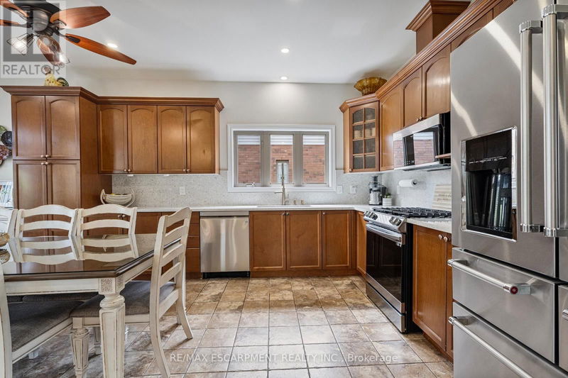 575 STONEHENGE Drive  Hamilton (Ancaster), L9K1T4 | Image 11