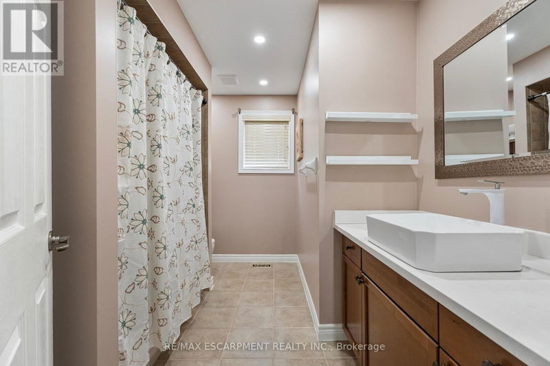 575 STONEHENGE Drive  Hamilton (Ancaster), L9K1T4 | Image 20