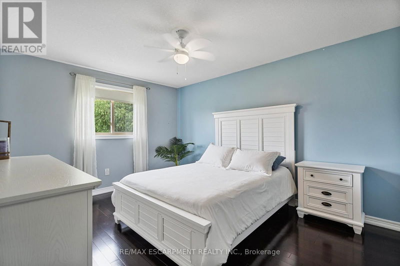 575 STONEHENGE Drive  Hamilton (Ancaster), L9K1T4 | Image 21