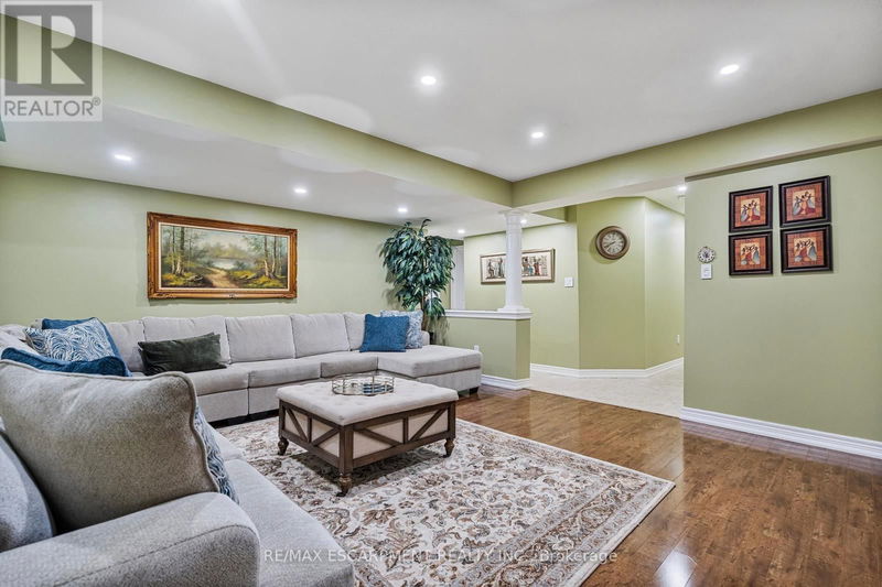 575 STONEHENGE Drive  Hamilton (Ancaster), L9K1T4 | Image 25