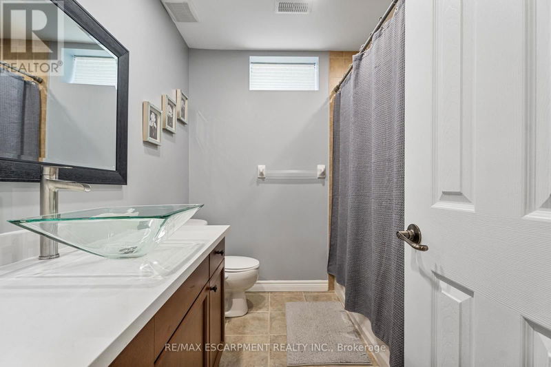 575 STONEHENGE Drive  Hamilton (Ancaster), L9K1T4 | Image 26