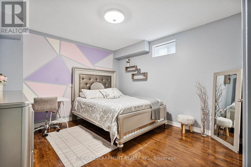 575 STONEHENGE Drive  Hamilton (Ancaster), L9K1T4 | Image 27