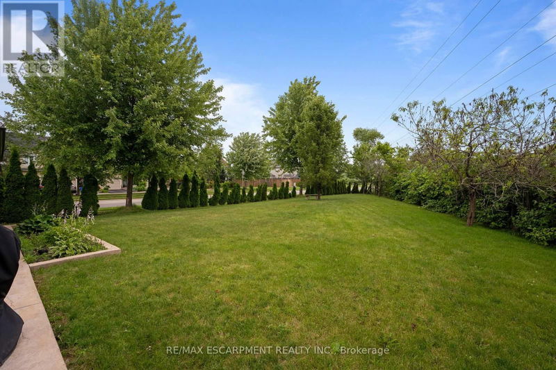 575 STONEHENGE Drive  Hamilton (Ancaster), L9K1T4 | Image 40