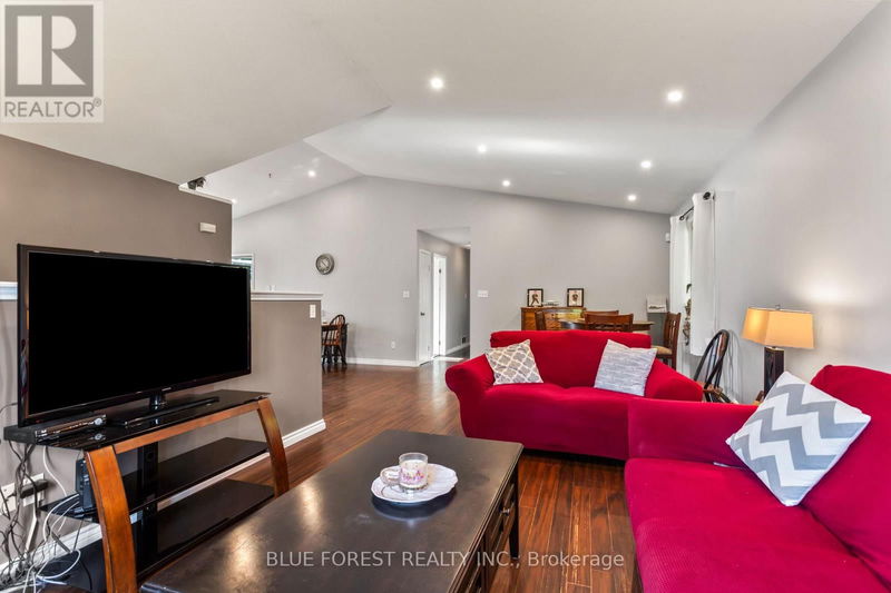 31 Dartmouth Drive  London, N5V4T8 | Image 6