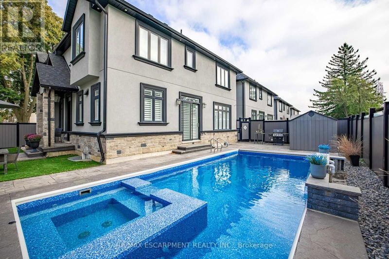 4 Lockman Drive  Hamilton (Ancaster), L9K0C1 | Image 38