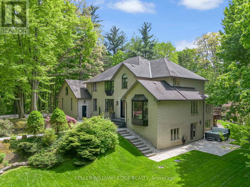 18 Elder Crescent  Hamilton (Ancaster), L0R1R0 | Image 2