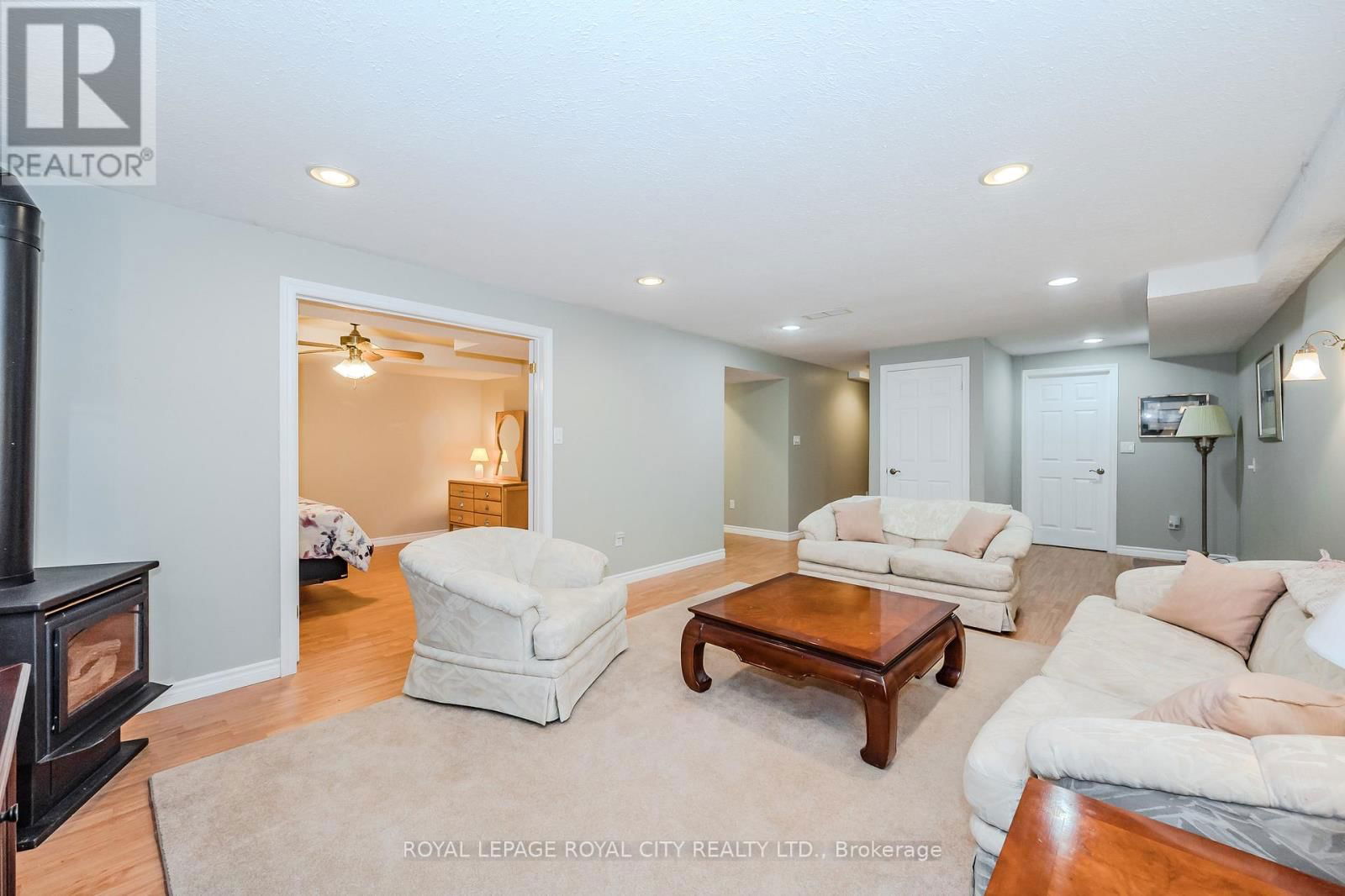 109 RIVERWALK PLACE Image 32