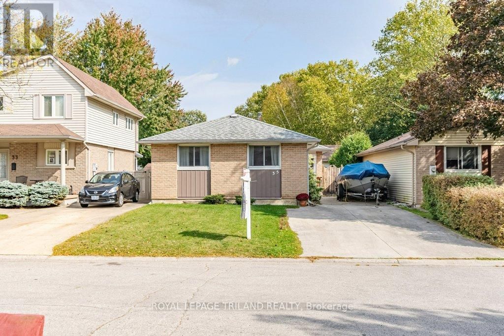 35 CAPRICE CRESCENT Image 1