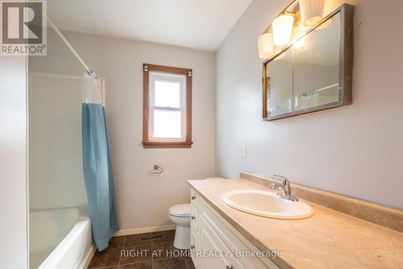 18 Harris Crescent  Belleville, K8P2M6 | Image 12