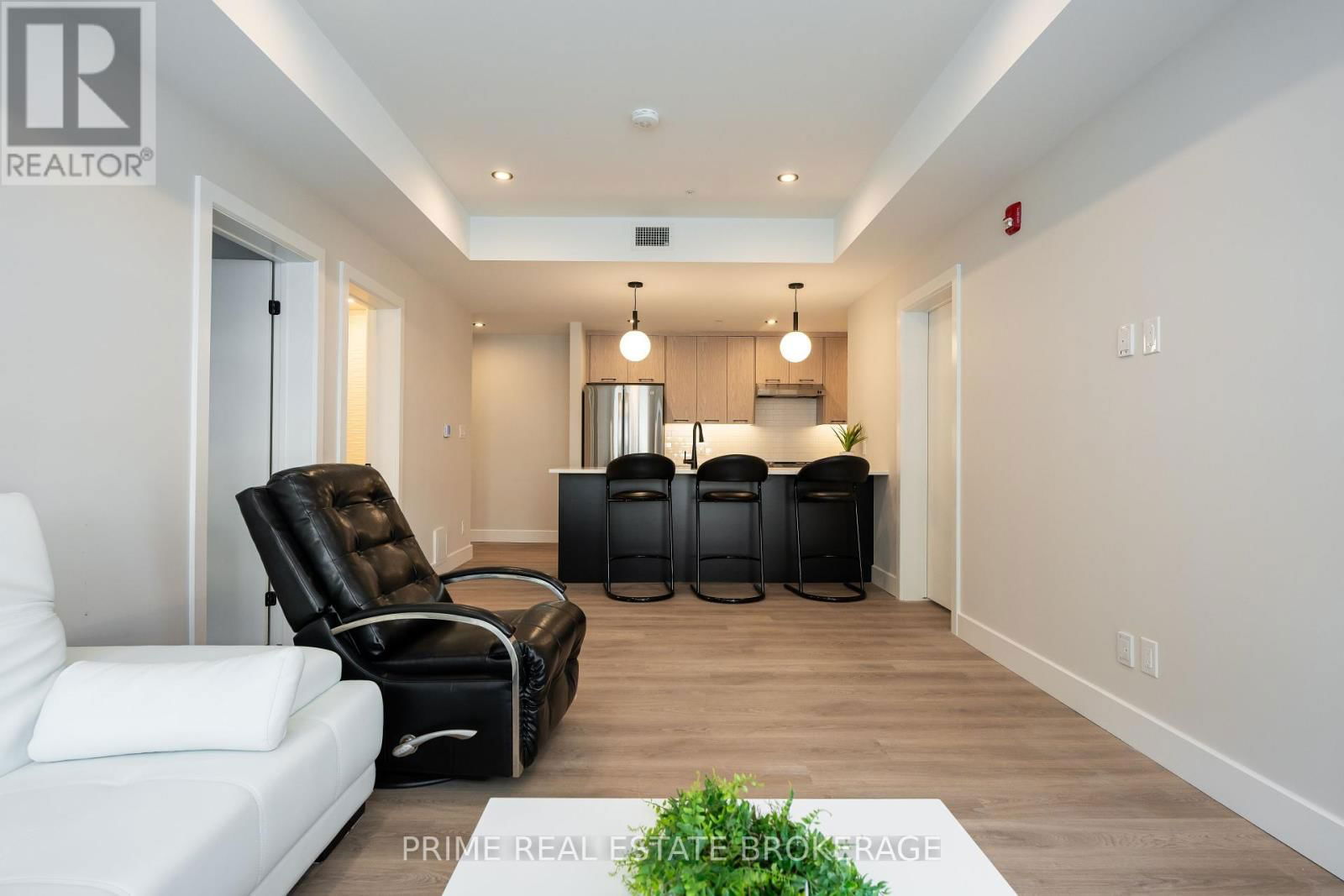 201 - 15 JAMES STREET E Image 9