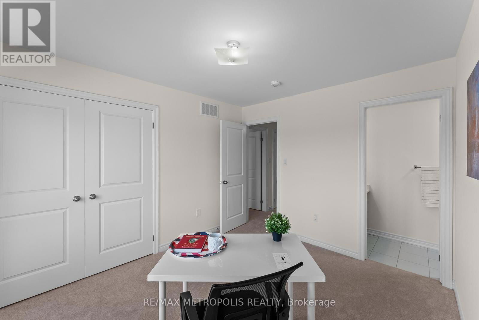 813 STEINBERG COURT Image 32