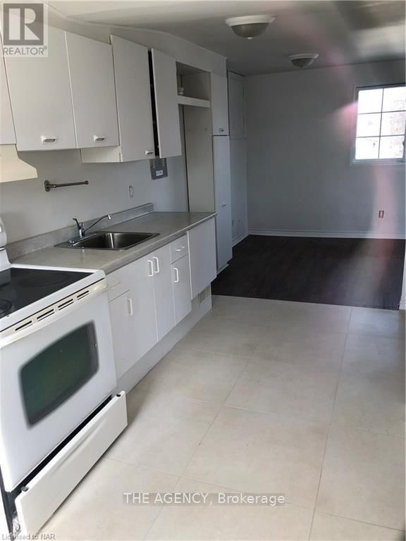 496 MAIN STREET WEST Image 12