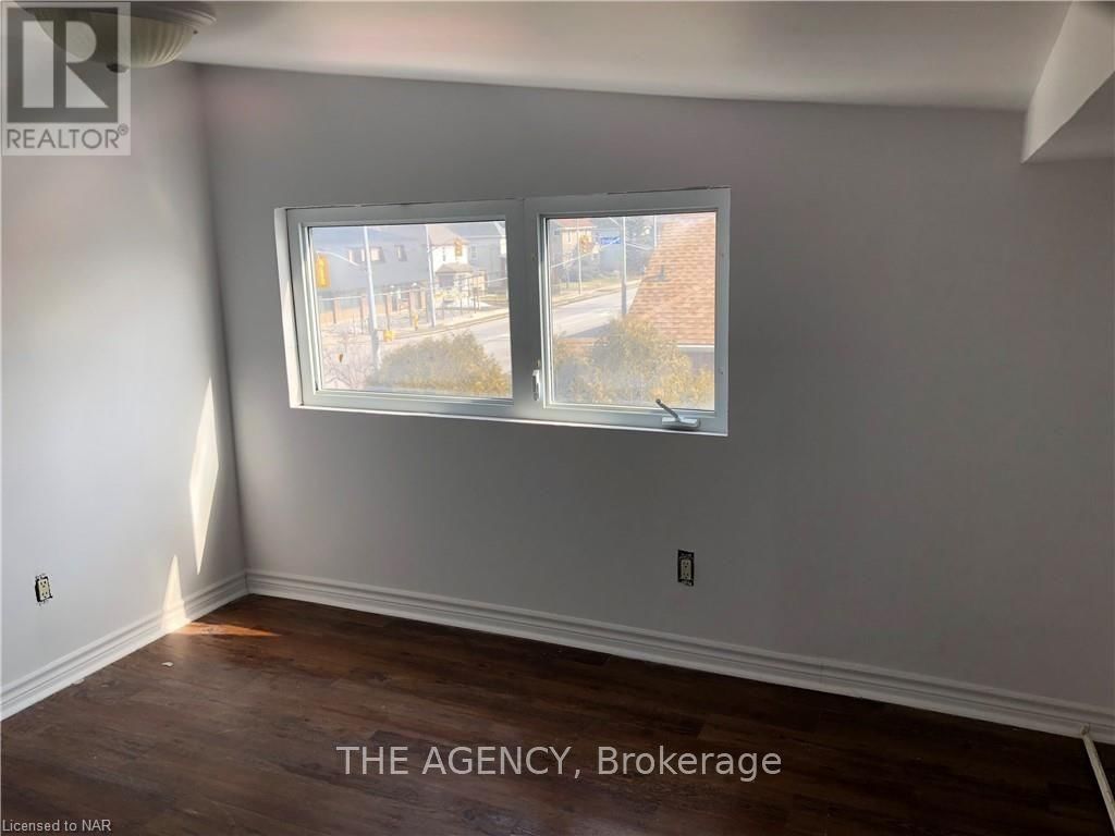 496 MAIN STREET WEST Image 13