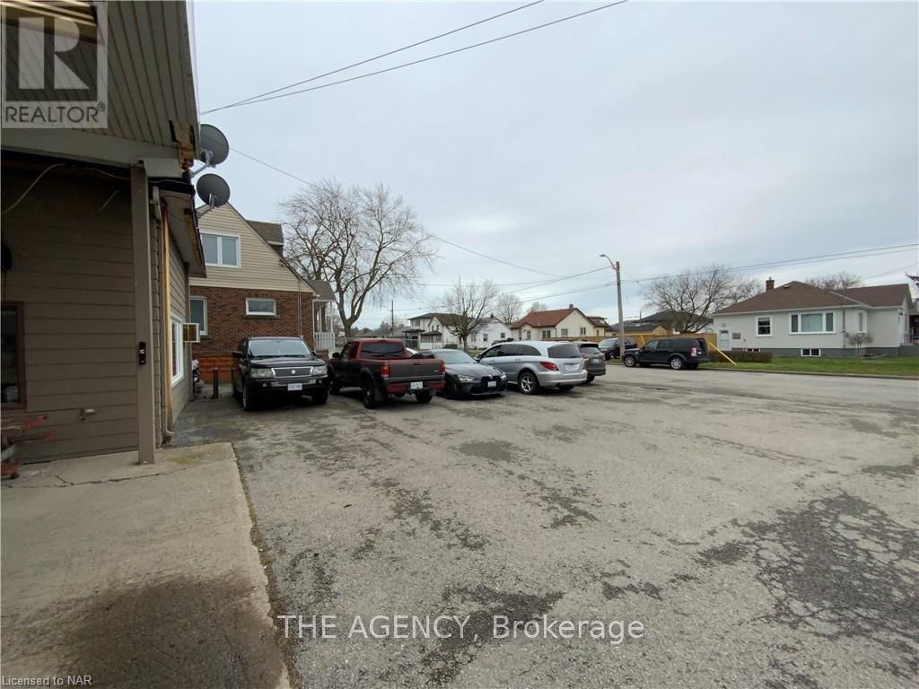 496 MAIN STREET W Image 7