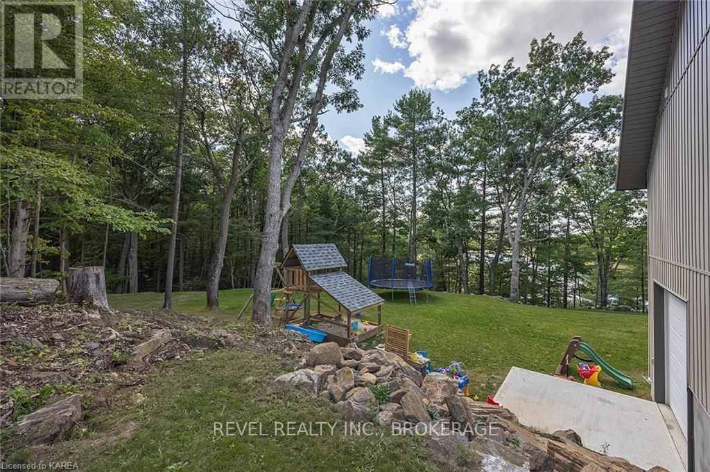 5743 HINCHINBROOKE ROAD Image 32