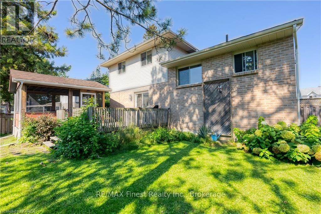 625 LAURIER BOULEVARD Image 34