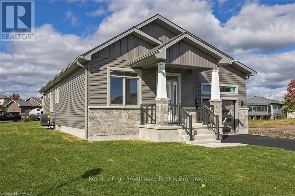 136 MCDONOUGH CRESCENT Image 3