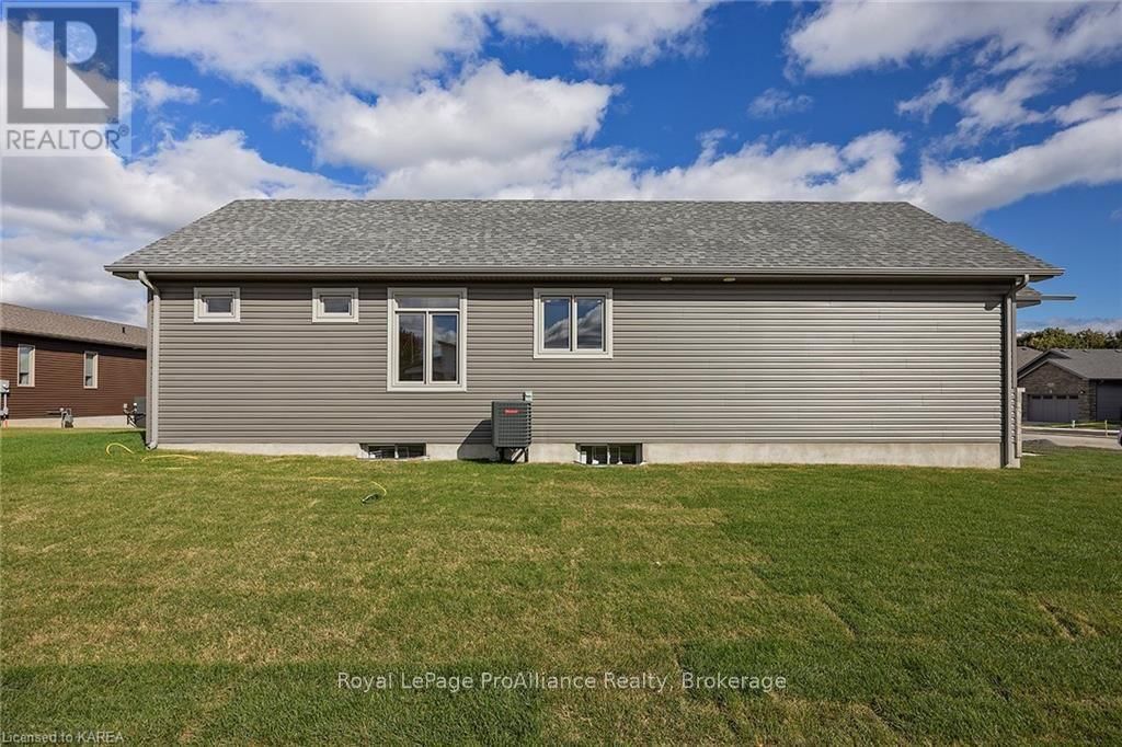 136 MCDONOUGH CRESCENT Image 6