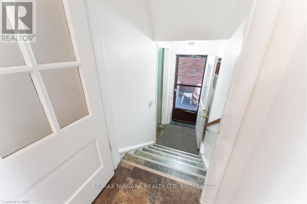 425 BELL STREET Image 17