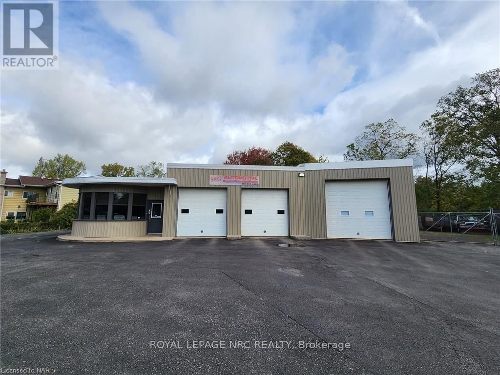 208 RIDGE ROAD NORTH Image 1
