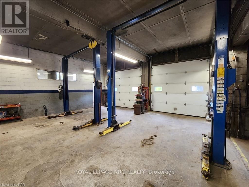 208 RIDGE ROAD NORTH Image 11