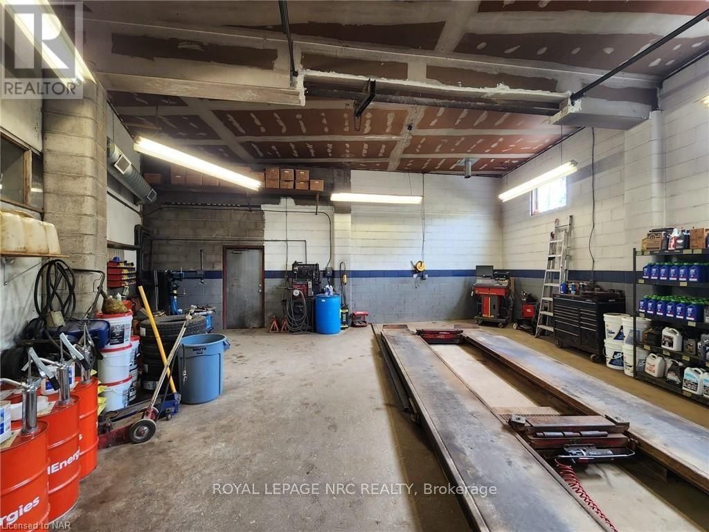 208 RIDGE ROAD NORTH Image 15