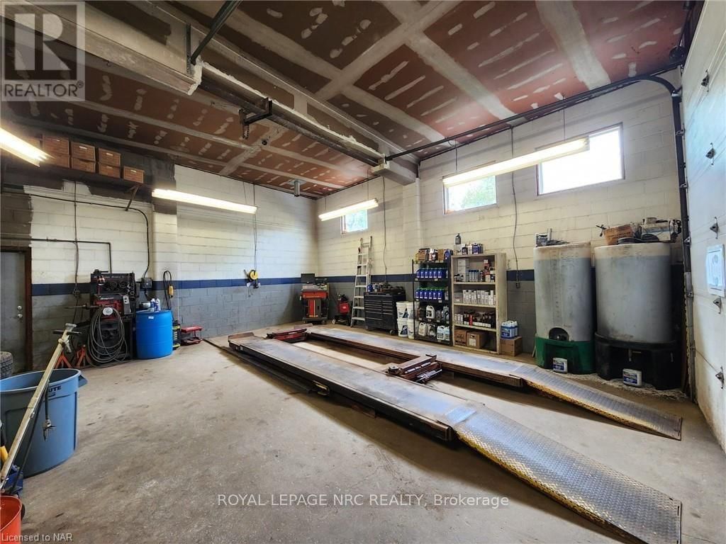 208 RIDGE ROAD NORTH Image 16