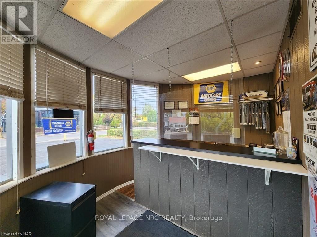 208 RIDGE ROAD NORTH Image 8