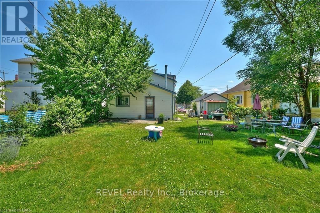 8 PELHAM ROAD Image 11