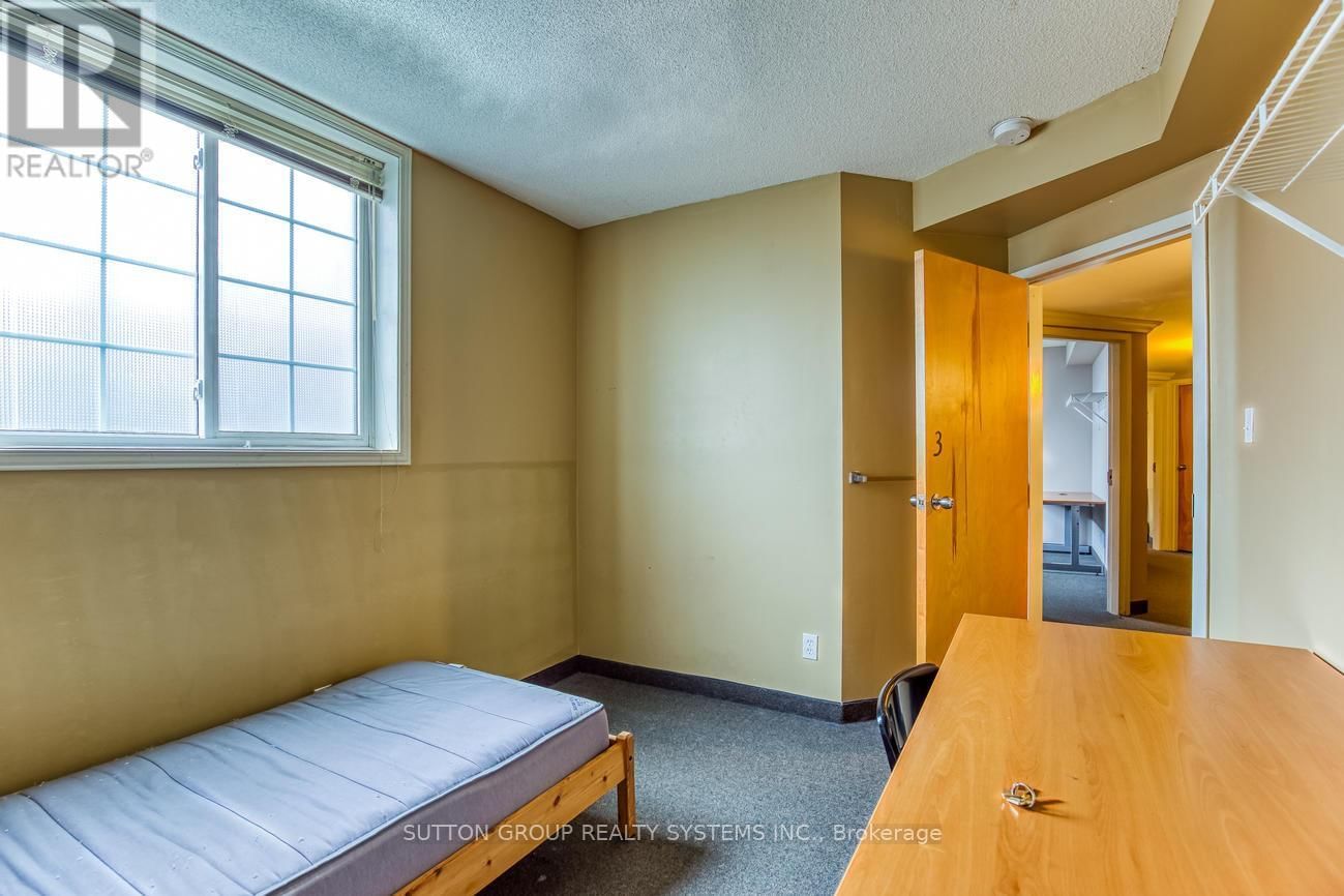 360 ERB STREET W Image 5