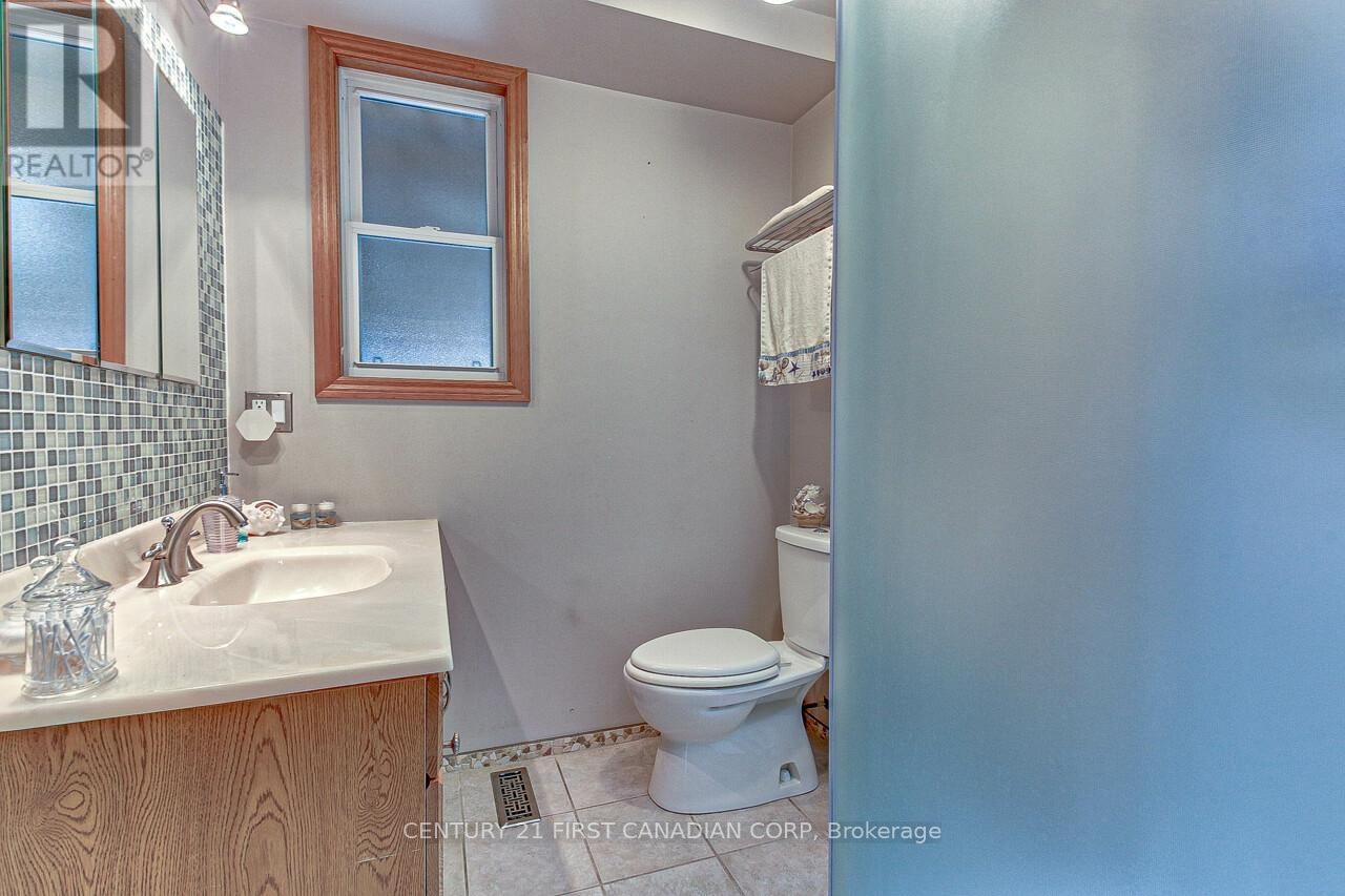 105 LYMAN STREET Image 11