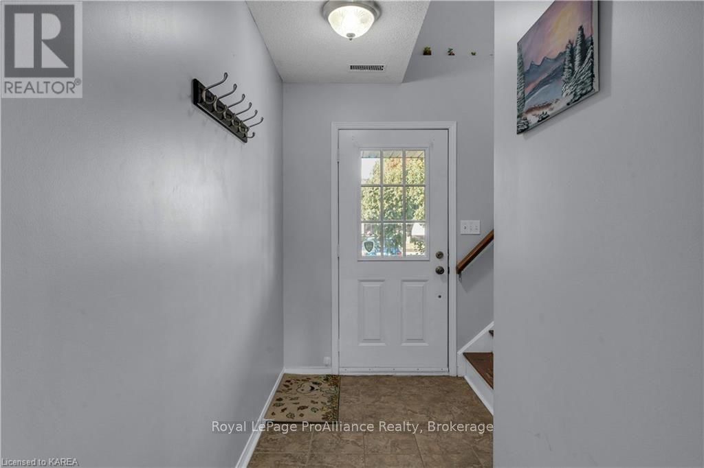 513 FARNHAM COURT Image 3