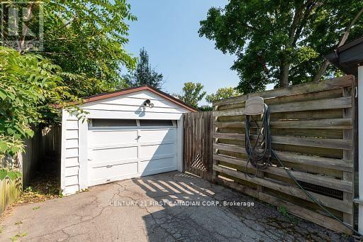 19 EMPRESS AVENUE Image 32