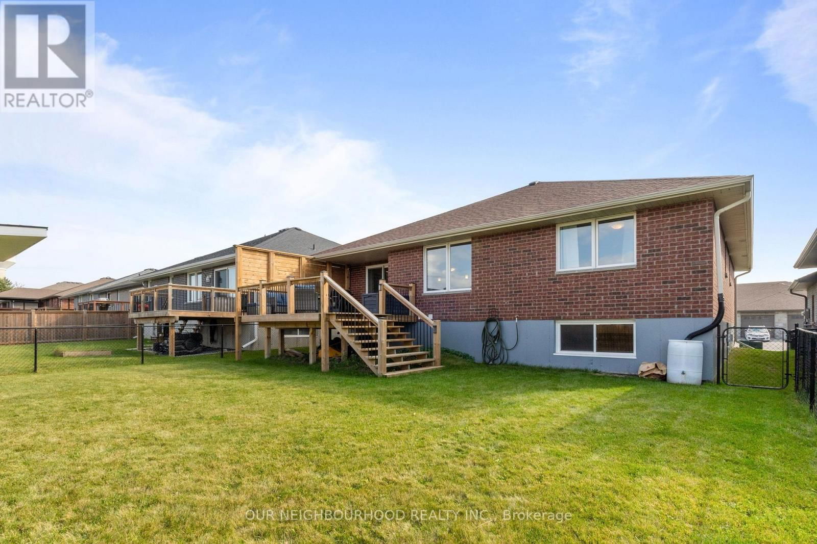 54 MCINTOSH CRESCENT Image 31