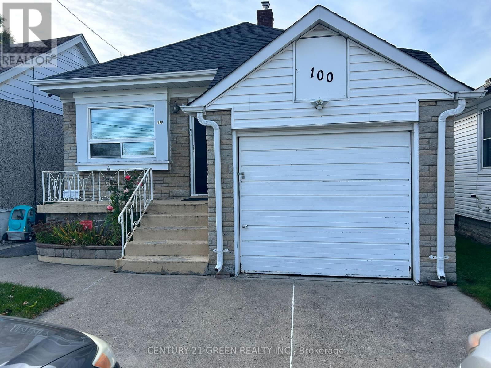 100 REID AVENUE S Image 1