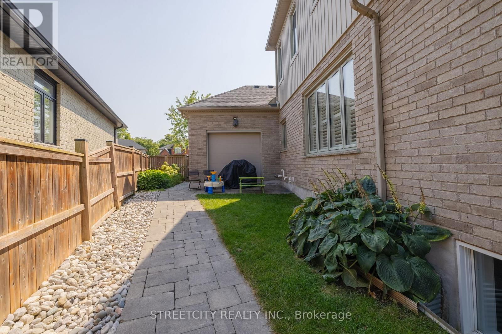 1544 PRIVET PLACE Image 33