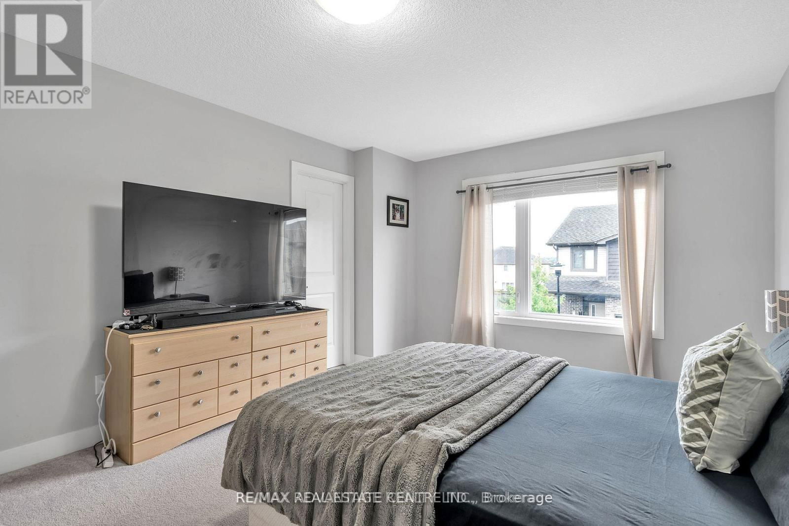 92 - 2070 MEADOWGATE BOULEVARD Image 18