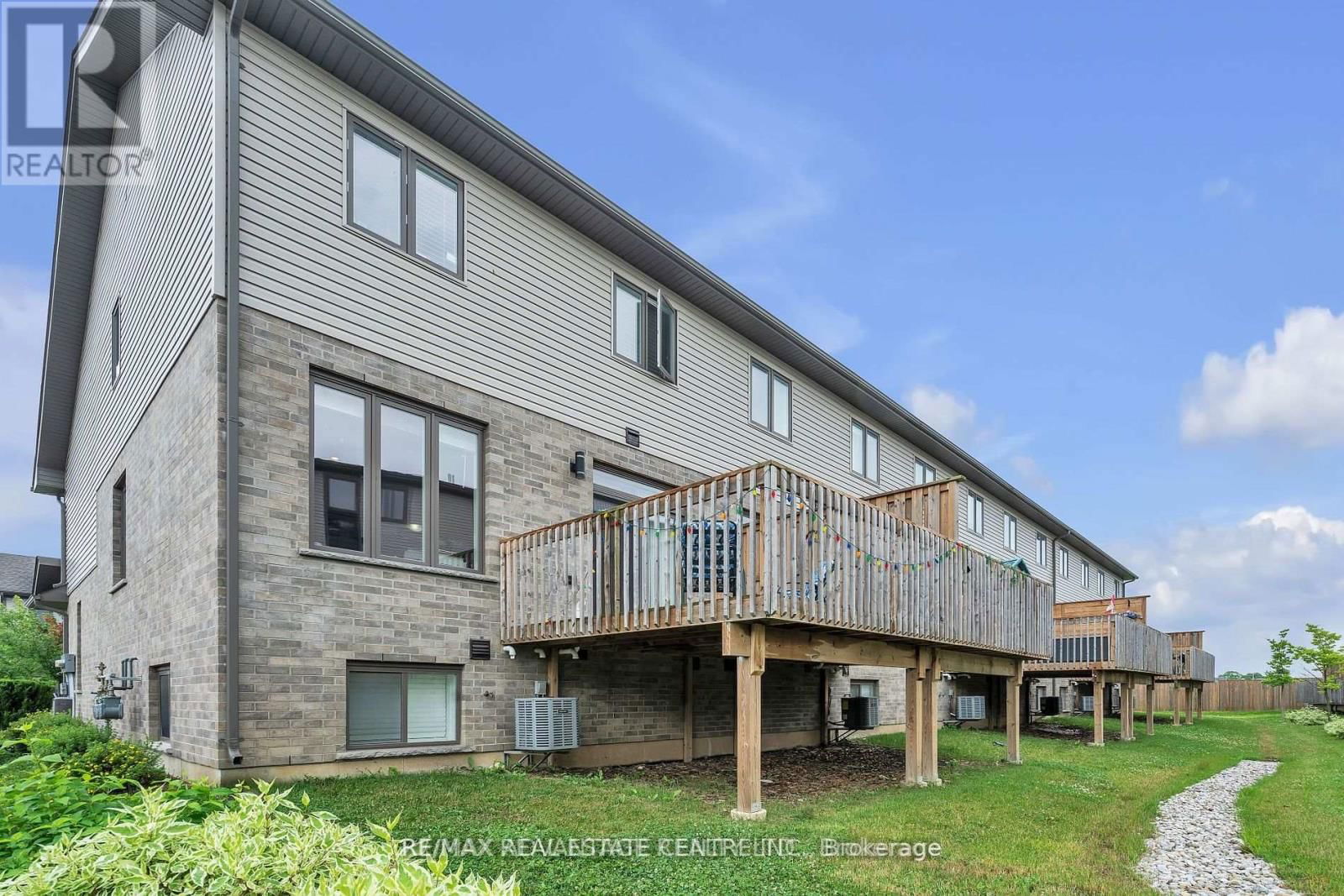 92 - 2070 MEADOWGATE BOULEVARD Image 39