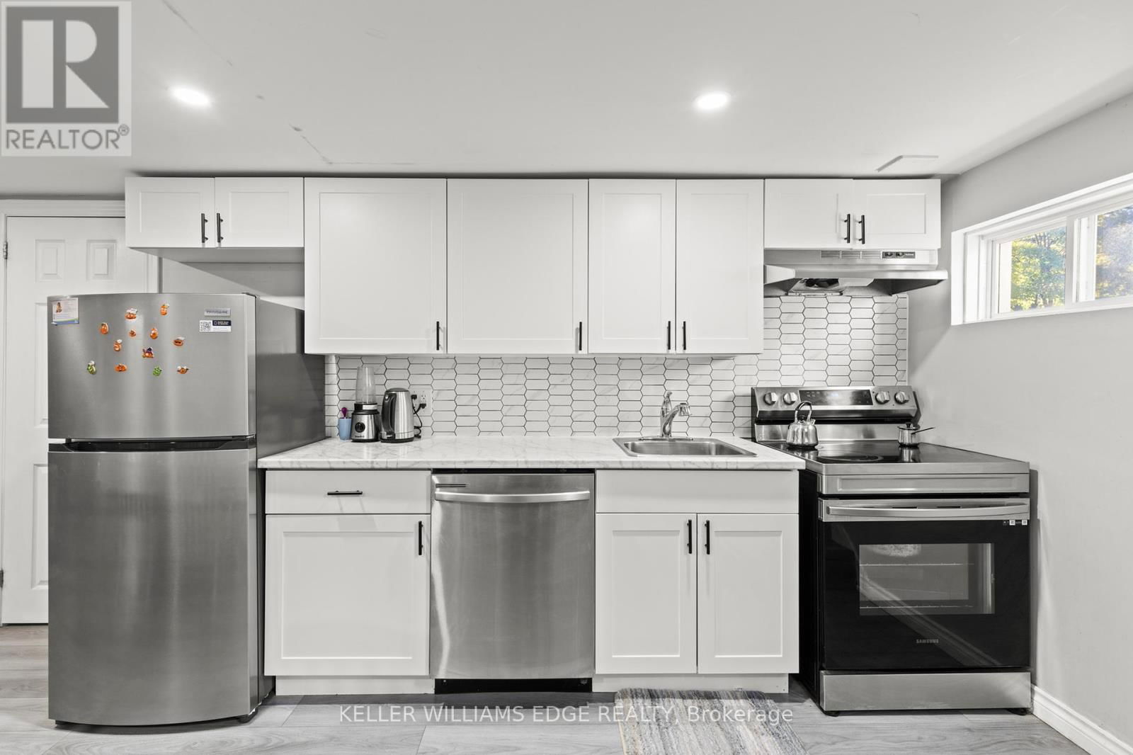 450 EAST 37TH STREET Image 17