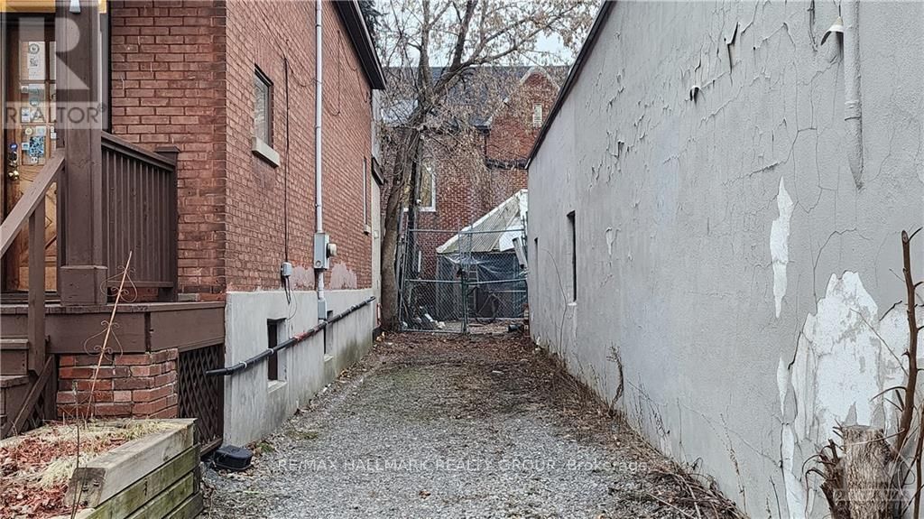 1240 BANK STREET Image 17