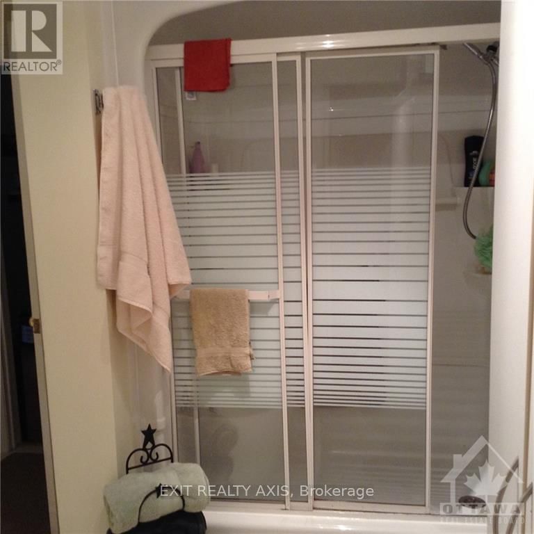 11 & 13 BAYVIEW CRESCENT Image 23