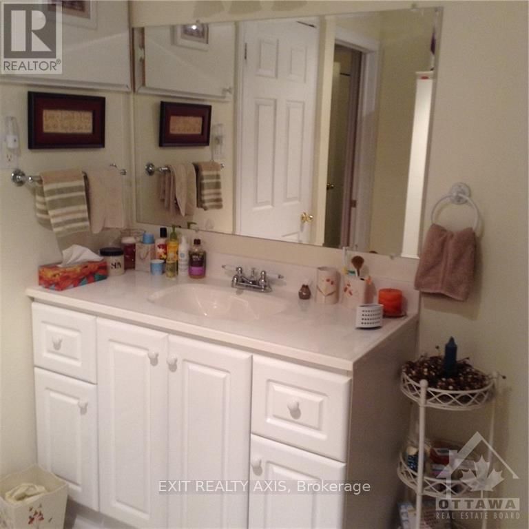 11 & 13 BAYVIEW CRESCENT Image 24