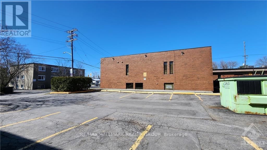 390 MCARTHUR AVENUE Image 8